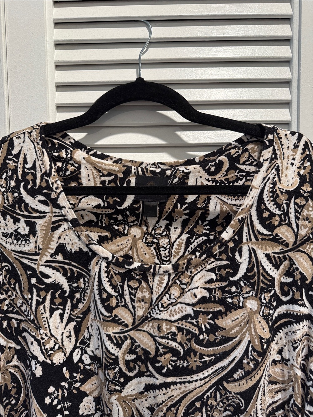 JM Collection Women’s Black & Tan Short Sleeve Top - Picture 2 of 2